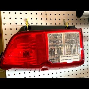 2005- 2010 Nissan Pathfinder light 🚨🔥